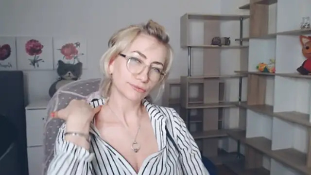 LadyPearl8 Stripchat Webcam Model - Profile & Free Live Sex Show ...
